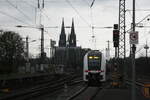 462 036 kurz hinter den Bahnhof K�ln Messe/Deutz unterwegs in Richtung K�ln Hbf am 2.4.22