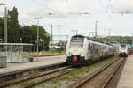4746 307 der ODEG bei der Einfahrt in den Bahnhof Bergen auf R�gen am 1.8.21