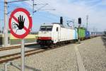 Am 10 Mai 2018 durchfahrt 185 635 Sch�rding.