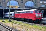 press 218 402-6 bei der abfahrt mit einen leeren IC von hamburg hbf,29.04.22