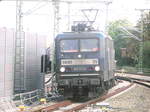 143 571 der RBH mit einen Kesselzug in der G�terumfahrung in Halle/Saale am 17.7.17