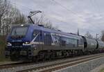 In Th�ngersheim kommt mir die von der RTB gemietete 2019 305 mit Kesseln vor die Linse. 17.2.2024