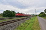 WFL 112 141 mit Dostock-Ersatzzug als RE80 nach W�rzburg Hbf  beim Verlassen von  Winterhausen.
