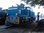 R�BB 251 901 standte am Morgen des 10.7.13 im BW Putbus mit einer Panne, woran die Werkstattarbeiter Flei�ig am Reparieren waren / solange wurde Mh 53 als 2 Lok f�r Putbus  Lauterbach Mole zum einsatz