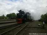 R�BB 99 4652 ist f�r F�hrerstandsmitfahrtem im Putbusser Bahnhof unterwegs am 30.5.15