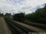 R�BB 99 4652 ist f�r F�hrerstandsmitfahrtem im Putbusser Bahnhof unterwegs am 30.5.15