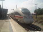 BR 411 mit dem Namen  Freie - & Hansestadt Hamburg  im Bahnhof Bergen auf R�gen am 27.7.13