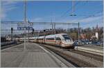 Der ICE 4 9470 als ICE 275 erreicht Spiez. 

16. Jan. 2024