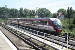 642 033/533 mit 642 034/534 als IRE mit ziel Wroclaw Glowny bei der vorbeifahrt am S-Bhf Berlin Pl�nterwald am 31.7.20