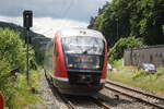 642 527/037 mit Ziel Rumburk bei der Einfahrt in den Bahnhof Sch�na am 6.6.22