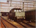 Die DB 194 182-2 verlässt den Bahnhof Basel SBB.