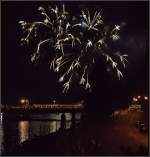 Skyfall!    Geheimer Seehas im Dienste seiner Majestät wird von Adele eindrucksvoll bei der Einfahrt begleitet.