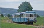 30 ANS CONI'FER /30 Jahre Coni'Fer - Neben der E 3/3 und der 52 8163-9 versprach das Programm als dritten Zug einen Autorail; zwar hoffte ich auf den Coni'Fer eigenen X 2426, doch auch der X 2816 der  Association l'autorail X2800 du Haut-Doubs  der dann zum Einsatz kam, war mir mehr als Recht. Der angesprochene X 2426 ist noch in Arbeit, aber man kann sich jetzt schon auf diesen schmucken Triebwagen freuen. Das Bild zeigt den X 2816 als Zug N° 3 Les Hôpitaux Neuf (ab 14.00) nach Fontaine Ronde kurz vor Le Touillon, bei bei Km 58 J-E / J-S / SBB bzw. Km 467 PLM / SNCF. Es dürfte der erste X 2800 sein, der auf dieser Strecke zum Einsatz kommt.

15. Juli 2023