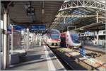 Lausanne mit zwei Z�gen nach Frankreich: Der SBB RABe 511 030 ist als RE 33 auf der Fahrt nach Annemasse und der TGV Lyria nach Paris.
