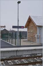 Grandvillars, ein Bahnhof auf der wieder eröffneten Strecke Delle - Belfort.
Die wieder eröffnete Strecke Delle - Belfort bedienet die Zwischen Halte Jonchery, Grandvillars, Morvillars (unter Vorbehalt), Meroux TGV und Danjoutin.
Der Bahnhof von Delle wurde dem Verkehr entsprechend ausgebaut, in Meroux TGV dienen die beiden Gleise vorwiegend dem Umsteigeverkehr und der hier gezeigte Bahnhof von Grandvillars wurde zur Kreuzungsstelle ausgebaut, die andern Station haben keine Fahrdienstliche Funktion.

11. Jan. 2019
