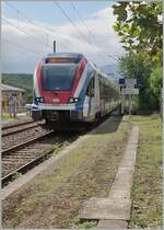 Neben den internationalen Strecken Coppet - Evian, St-Gervais und Annecy fährt der Léman Express auch von Genève nach Bellegarde, dies jedoch nicht im Takt, sondern nur zu den Hauptverkehrszeiten.
Im Bild der SBB LEX RABe 522 224 als SL6 von Bellegarde nach Genève bei der Einfahrt in Pougny-Chancy der einzigen Zwischenstation in Frankreich der SL6. 

16. Aug. 2021