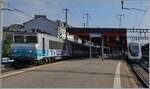 Links im Bild wartet die SNCF BB 22397 in Genève mit dem TER 96634 nach Grenoble auf die Abfahrt während rechts im Bild ein TGV Lyria von Partis Gare de Lyon auf die Weiterfahrt nach Lausanne steht.

20. August 2024
