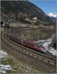 Ein Trenitalia FS ETR 610 als EC von Zürich nach Milano bei Wassen.
