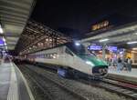 Der FS Trenitalia ETR 610 004 in der neuen eC Farbgebung verlässt als EC 47 Lausanne mit dem Ziel Milano.

17. Jan 2024