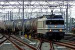Am 8 Augustus 2019 schleppt RailForceOne ein Kesselwagenzug durch 's-Hertogenbosch.