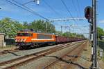 Mit Quasi-Portugesische Schreckstreifen durcheilt am 18 Mai 2020 RFO 1830 'ZWOLLE' mit ein Gypszug Wijchen.