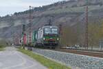 193 745 ist mit einem KLV am Sonntag den 17.2.2024 bei Th�ngersheim gen W�rburg fahrend zusehen. 