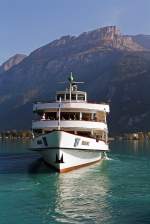 MS Brienz (der BLS) kurz nach dem ablegen am 30.09.2011 in Brienz.