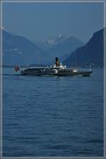 La Suisse auf ihrer Abendfahrt nach Lausanne an Rivaz vorbei.
