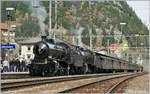 Die C 5/6 2978 und eine weitere warten in Göschenen mit ihrem Dampfextrazug auf die Weiterfahrt nach Bellinzona. 

21. Oktober 2017