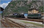 Die C 5/6 2978  Elefant  erhöalt, ETCS bedingt, in Bodio eine Vorspanlok.