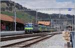 Die BLS Re 4/4 II 504 hat mit ihrem RE von Interlaken Ost ihr Ziel Zweisimmen erreicht.