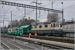 Der Bahnhof von Morges mit zwei besonderen Fahrzeugen: Da die BAM MBC SURF Be 4/4 den Passagierverkehr dominierten, sind die älteren Be 4/4 nun mehr selten zu sehen.