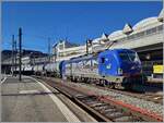 Die WRS Re 475 902 wartet in Lausanne mit ihrem Öl-Zug auf die Blockdistanz zum vorausfahrenden IR in Richtung Brig für die Weiterfahrt.