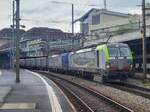 Die beiden BLS Re 475 439 und 193 496-7 warten in Lausanne mit einem G�terzug auf die Weiterfahrt in Richtung Wallis. 

5. Mai 2026