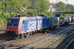Am 13 September 2011 durchfahrt 482 008 mit deren KLV Offenburg.
