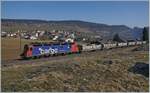 Die SBB Re 6/6 11610 (Re 620 010-9)  Spreitenbach  bringt etliche leere Fans-u Wagen als G�terzug 69701 von Lausanne-Triage nach Le Brassus und konnte hier bei Les Charbonni�res mit dem Hintergrund