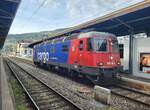 Die SBB Re 6/6  (620 061-2) wartet in Vevey  auf die Weiterfahrt  in Richtung Villeneuve.
