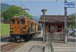 Die RhB Bernina Bahn Ge 4/4 81 der Blonay-Chamby Bahn manövriert in Blonay.