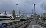 Die BLS Re 465 008-1 mit ihrem RE nach Bern bei der Bereitstellung in Neuchâtel.