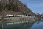 Die BLS Re 4/4 II 501 erreicht mit dem RE 4068 von Zweisimmen kommend in Kürze sein Ziel Interlaken Ost.