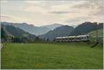 Der BLS  Kambly  RABe 535  Lötschberger auf der Fahrt von Bern nach Luzern in der Nähe von Trubschachen.