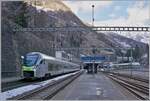 Der BLS RABe 528 115 als RE 1 nach Bern im schattigen Goppenstein, w�hrend auf den Berggipfeln die Sonne scheint.