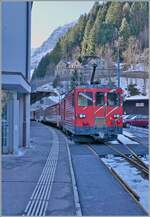 In Göschenen wartet ein MGB De 4/4 mit seinem Pendelzug auf die Abfahrt in Richtung Andermatt. 

21. Jan. 2025 