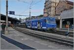 Die MOB Ge 4/4 8001 verlässt mit den Spurwechselwagen Classe Prestige und 2.