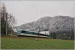 Mit dem Steuerwagen Ast 116 voraus ist der MOB Be 4/4 9203  Alpina  bei Les Avants als Regionalzug von Zweisimmen nach Montreux unterwegs.