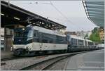 Die MOB Ge 4/4 8002 wartet mit dem GoldenPass Express GPX in Montreux auf die Abfahrt.