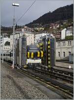 In Montreux wird der MOB Alpina Be 4/4 9204 gründlich geputzt.
