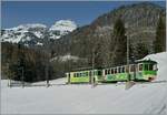 Ein ASD Regionalzug in der verschneiten Landschaft bei Les Planches (Aigle).