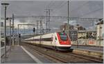 Ein SBB RABe 500 ICN ist auf dem Weg nach Lausanne und hat in Renens VD sein Ziel schon fast erreicht. 

14. Dez. 2023