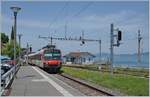 Ein RegionAlps Domino erreicht von St-Gingolph kommend den Bahnhof von Bouveret.